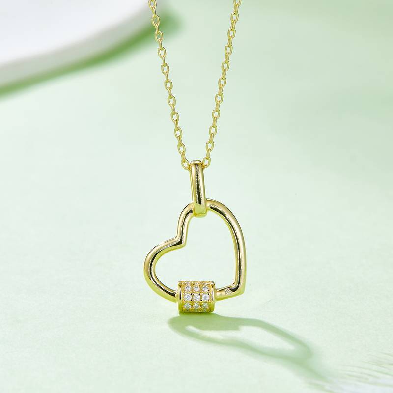 锁芯爱心吊坠S925银莫桑钻厘石D级0.1CT